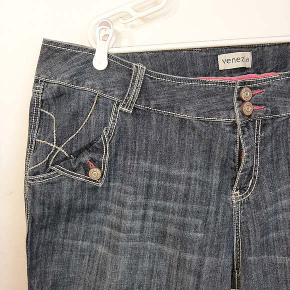 Venezia Plus Stretch Denim Capris - Picture 4 of 12